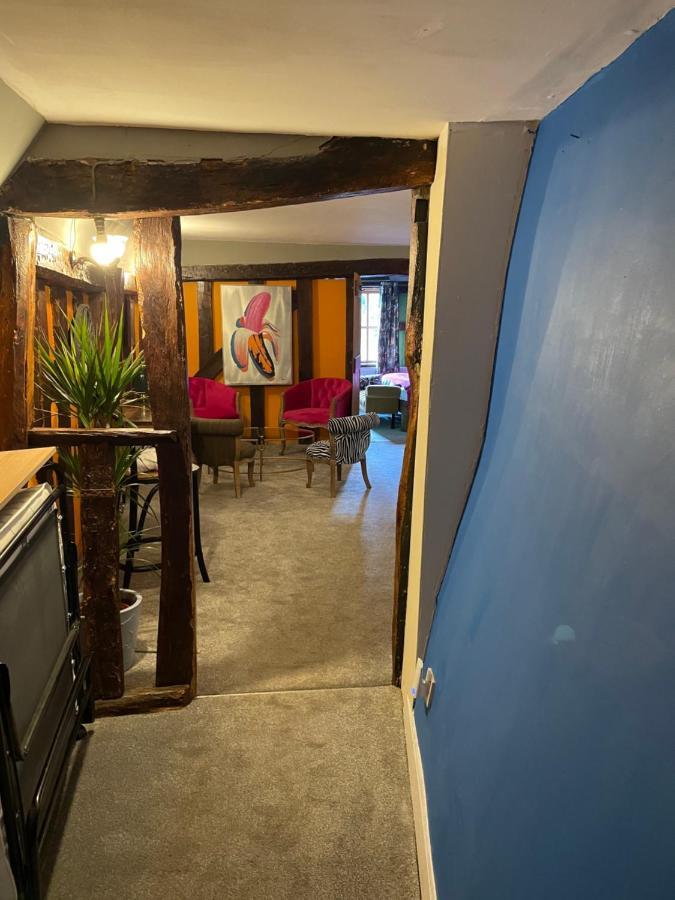 The Hole In The Wall Little Wilbraham Exterior photo